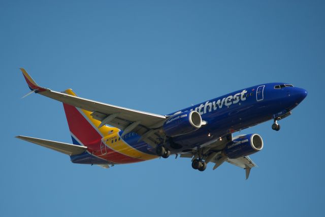 Boeing 737-700 (N7744A)