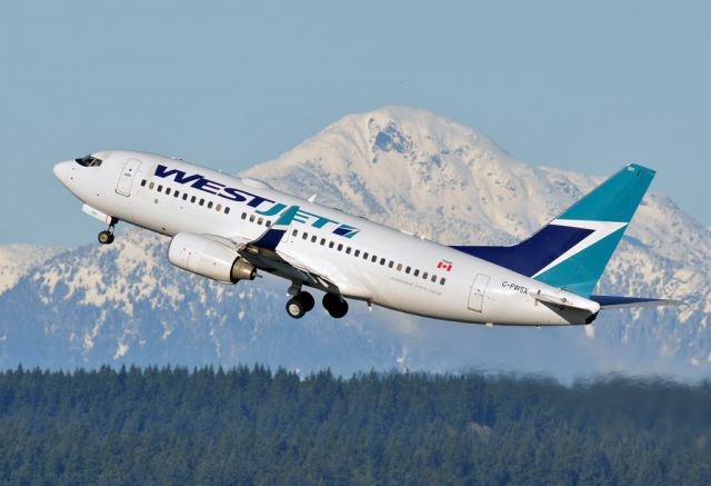 Boeing 737-700 (C-FWSX)