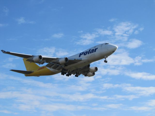 Boeing 747-400 (N451PA) - Coming in for a landing on 18C