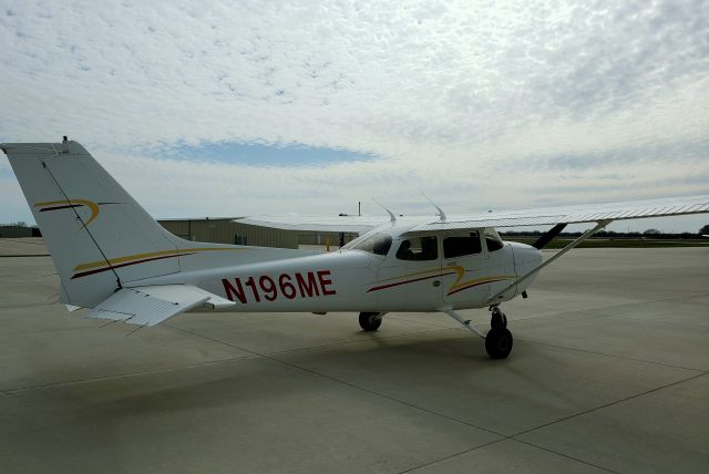 Cessna Skyhawk (N196ME)