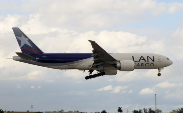 BOEING 777-200LR (N778LA)