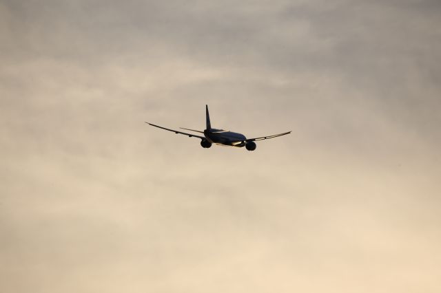BOEING 777-300ER (G-STBM)