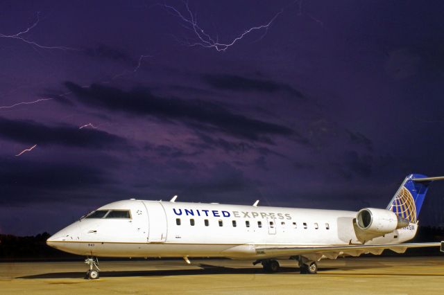 Canadair Regional Jet CRJ-100 (N941SW) - SKW CRJ-200 prepares to weather an approaching storm.