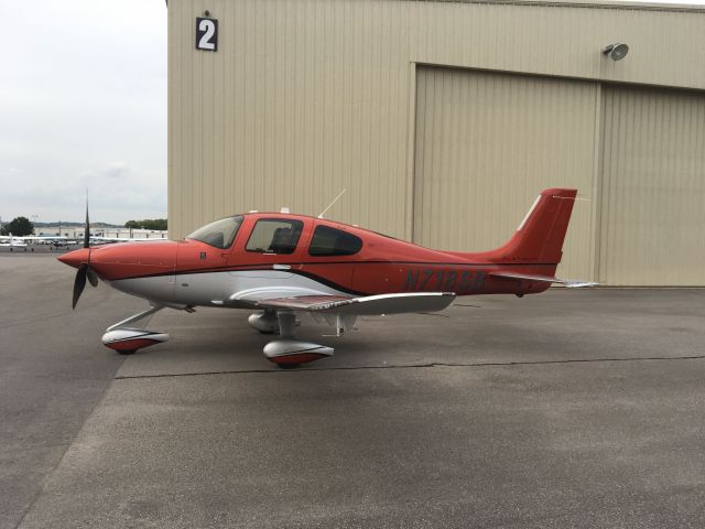 Cirrus SR-22 (N718SB)