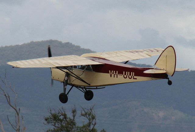 VH-UUL — - Beautiful Moth built in 1935 and in perfect condition departing Watts Bridge after flying in for a cup of coffee