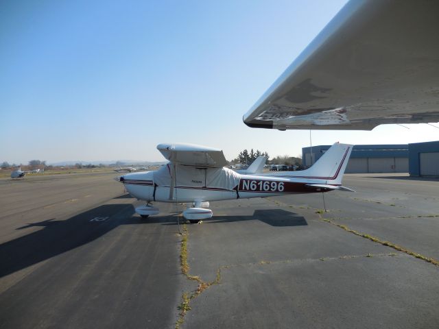 Cessna Skyhawk (N61696)