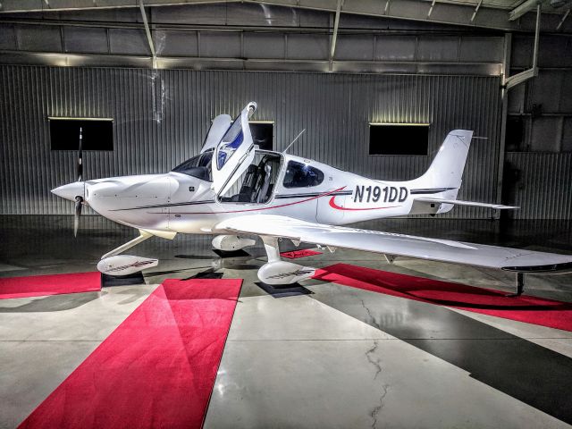 Cirrus SR-20 (N191DD)