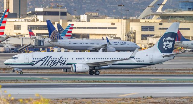 Boeing 737-900 (N323AS)