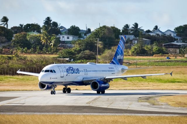 Airbus A320 (N592JB)