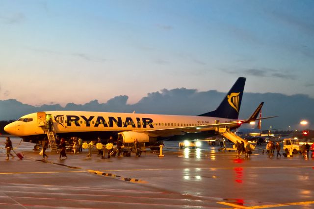 Boeing 737-800 (EI-DAR)