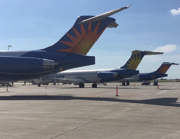 McDonnell Douglas MD-83 — - Several charters for the LSU vs Wisconsin game held at Lambeua field up in Green Bay WI.