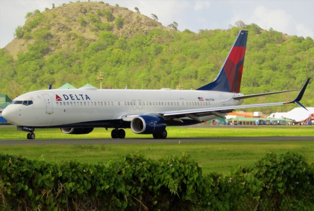 Boeing 737-900 (N867DN)