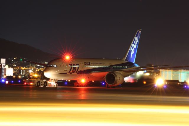 Boeing 787-8 (JA811A) - 11 November 2015:HKD-HND.