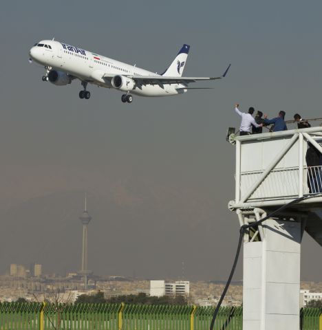 Airbus A321 (EP-IFA)