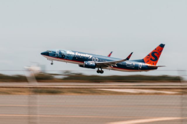 Boeing 737-800 (N820SY) - Photo of Sun County Airlines Boeing 737-800 taking off from PHNL, taken by @planesthetics (instagram).