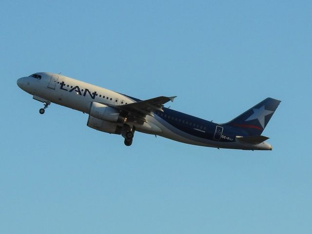 Airbus A320 (CC-BAF)